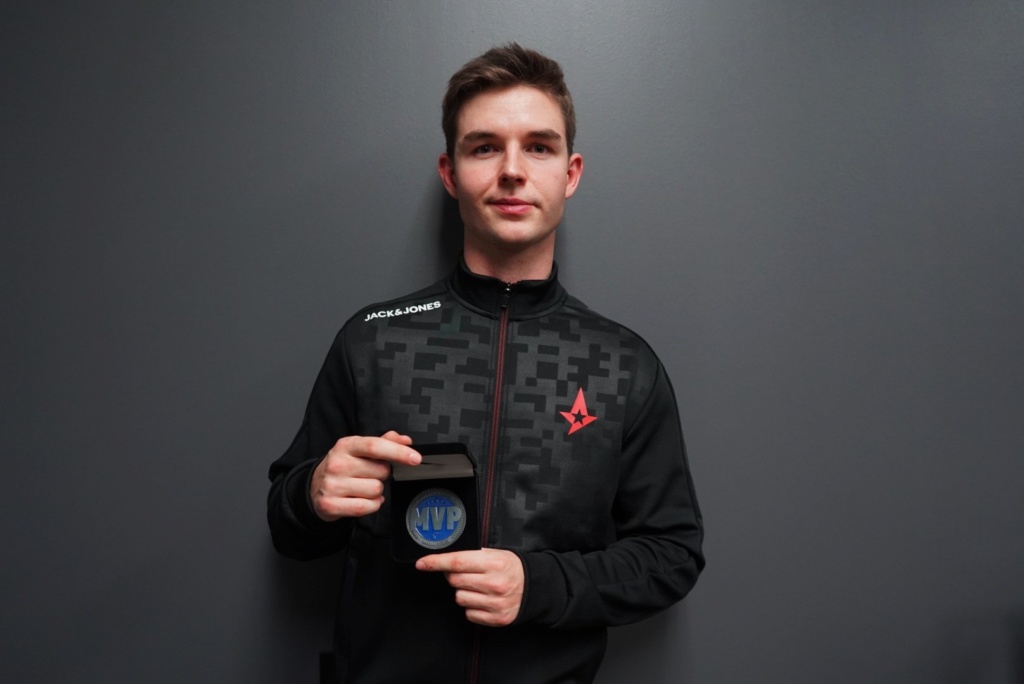 astralis-defeat-team-liquid-to-win-ecs-season-8-daily-esports